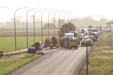 ongeval gistel vandaag|Dode en twee zwaargewonde kinderen van 10 en 12。